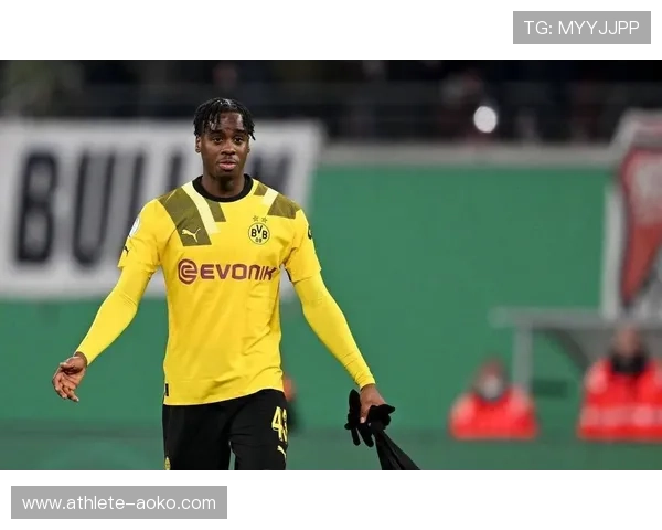 20多岁足球新星崭露头角 未来之星正在崛起 引领足坛新潮流