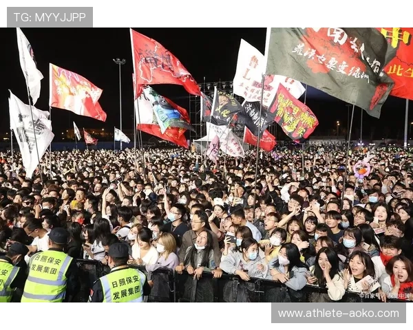 足球明星与球迷追星之路：偶像崇拜与竞技精神的完美结合